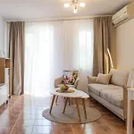 Апартамент 1br Nomad-friendly 15mins Walk To Centre With Designated Workspace