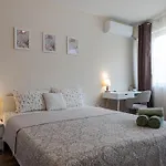 1br Nomad-friendly 15mins Walk To Centre With Designated Workspace * Варна