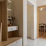 Апартамент 1br Nomad-friendly 15mins Walk To Centre With Designated Workspace