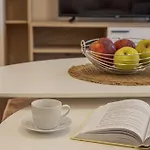 Апартамент 1br Nomad-friendly 15mins Walk To Centre With Designated Workspace Варна