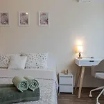 Апартамент 1br Nomad-friendly 15mins Walk To Centre With Designated Workspace