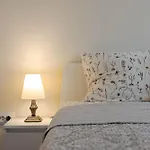 1br Nomad-friendly 15mins Walk To Centre With Designated Workspace *