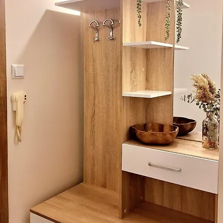 Апартамент 1br Nomad-friendly 15mins Walk To Centre With Designated Workspace Варна