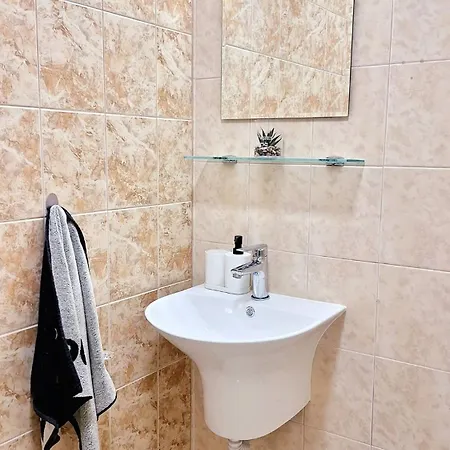 1br 8 Mins To With Designated Workspace Lejlighed *