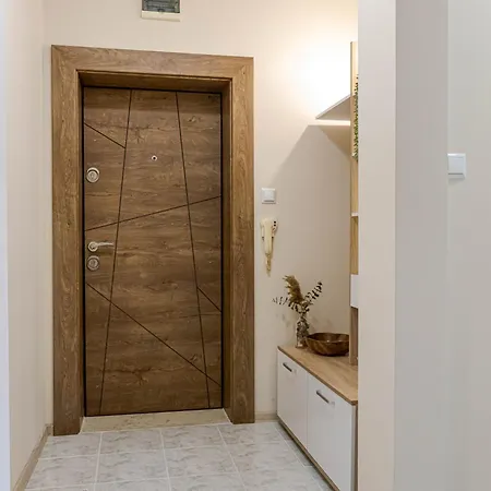 1br Nomad-friendly 15mins Walk To Centre With Designated Workspace * Варна