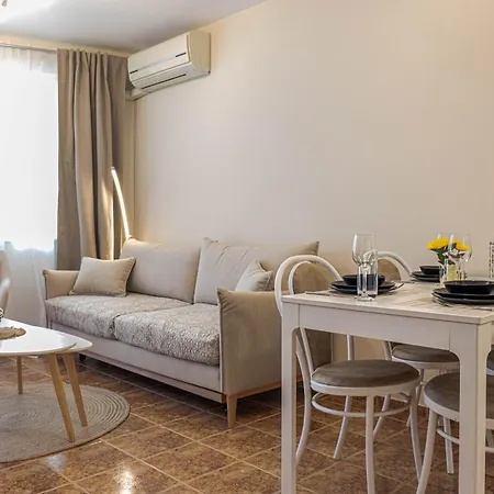 Апартаменты 1br Nomad-friendly 15mins Walk To Centre With Designated Workspace Варна