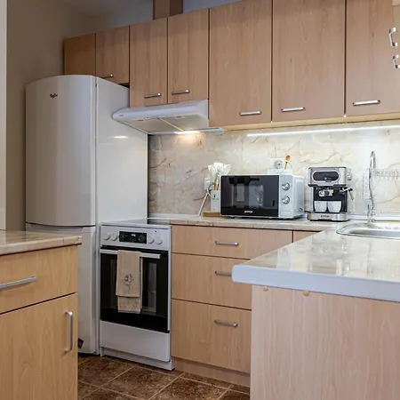 1br 8 Mins To With Designated Workspace