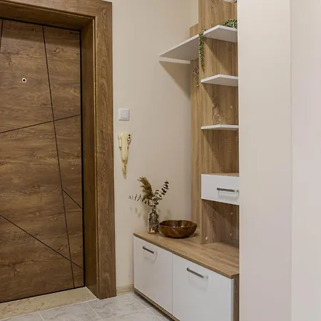 Апартаменты 1br Nomad-friendly 15mins Walk To Centre With Designated Workspace Варна