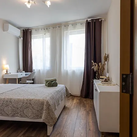 1br Nomad-friendly 15mins Walk To Centre With Designated Workspace * Варна