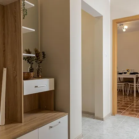 Апартаменты 1br Nomad-friendly 15mins Walk To Centre With Designated Workspace