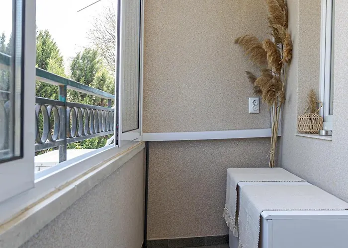 1br Nomad-friendly 15mins Walk To Centre With Designated Workspace アパート ヴァルナ