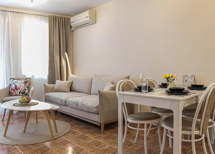 アパート 1br Nomad-friendly 15mins Walk To Centre With Designated Workspace ヴァルナ