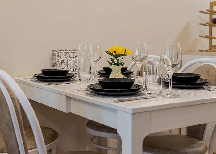 1br Nomad-friendly 15mins Walk To Centre With Designated Workspace ヴァルナ