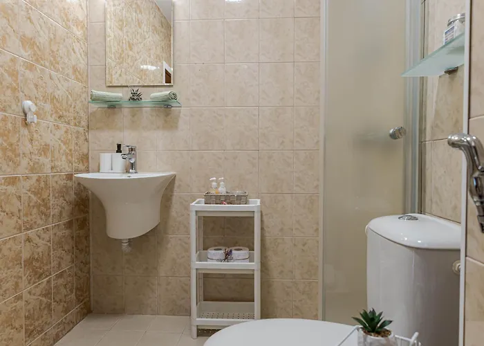 1br Nomad-friendly 15mins Walk To Centre With Designated Workspace ヴァルナ