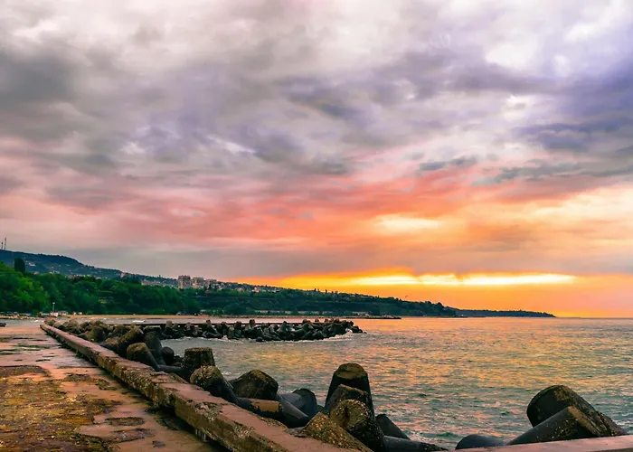 1br Nomad-friendly 15mins Walk To Centre With Designated Workspace アパート ヴァルナ