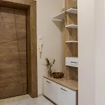 Apartament 1br Nomad-friendly 15mins Walk To Centre With Designated Workspace Varna