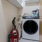 Apartament 1br Nomad-friendly 15mins Walk To Centre With Designated Workspace