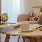 1br Nomad-friendly 15mins Walk To Centre With Designated Workspace