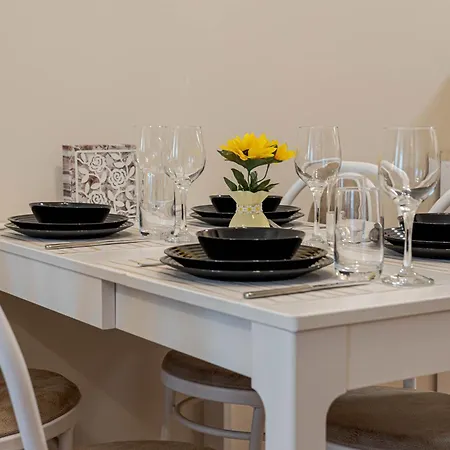 1br 8 Mins To With Designated Workspace Warna