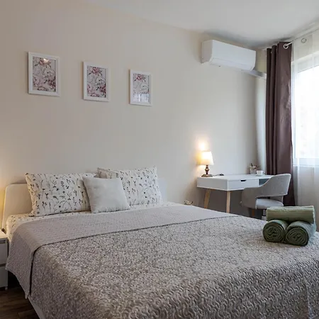 1br Nomad-friendly 15mins Walk To Centre With Designated Workspace * Varna