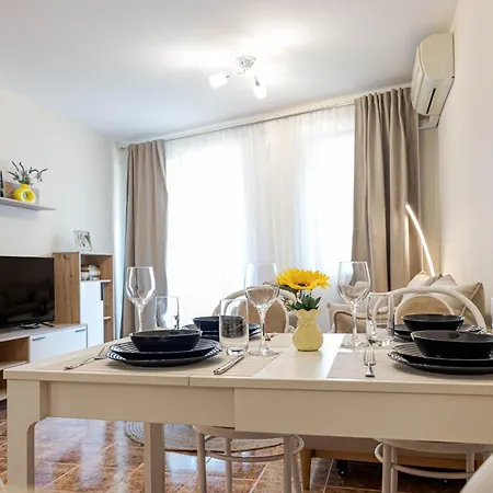 1br Nomad-friendly 15mins Walk To Centre With Designated Workspace Varna
