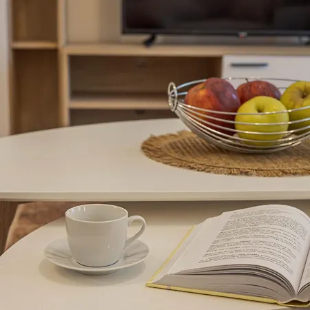 Apartment 1br 8 Mins To With Designated Workspace Varna