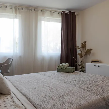 1br 8 Mins To With Designated Workspace *