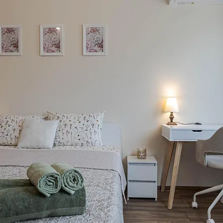 Appartement 1br Nomad-friendly 15mins Walk To Centre With Designated Workspace