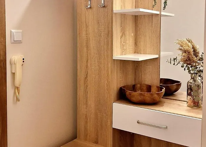 아파트 1br Nomad-friendly 15mins Walk To Centre With Designated Workspace 바르나