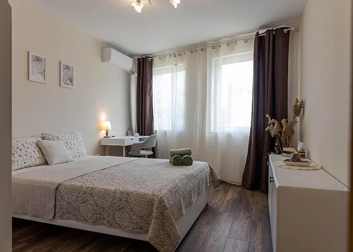 1br Nomad-friendly 15mins Walk To Centre With Designated Workspace 아파트 바르나