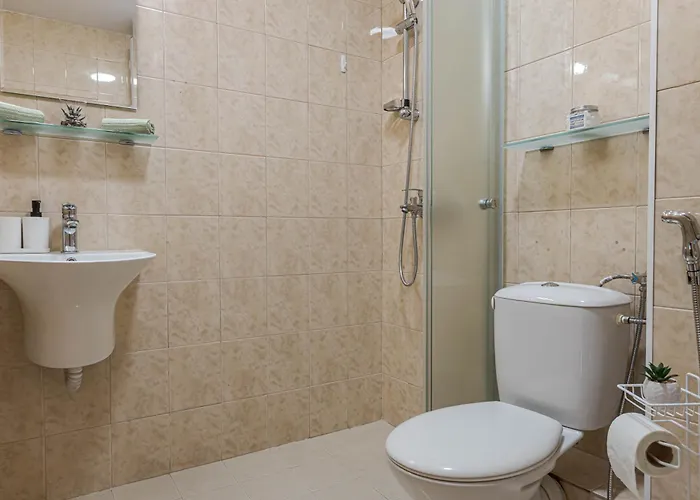 아파트 1br Nomad-friendly 15mins Walk To Centre With Designated Workspace 바르나