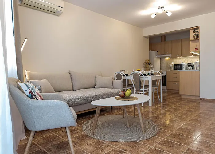 1br Nomad-friendly 15mins Walk To Centre With Designated Workspace * 바르나
