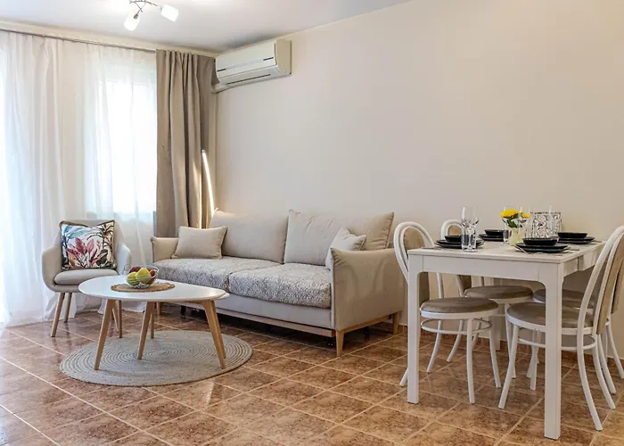 1br Nomad-friendly 15mins Walk To Centre With Designated Workspace 아파트 바르나