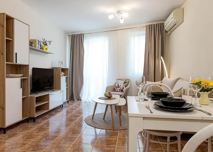 1br 8 Mins To With Designated Workspace