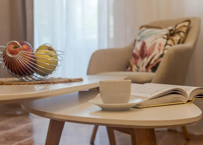 1br 8 Mins To With Designated Workspace