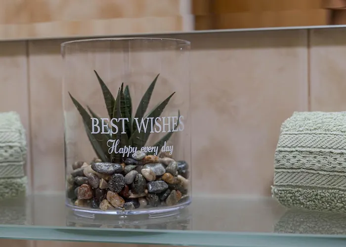 1br Nomad-friendly 15mins Walk To Centre With Designated Workspace 바르나