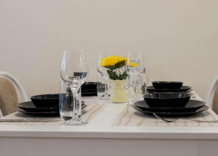 1br Nomad-friendly 15mins Walk To Centre With Designated Workspace 아파트 *